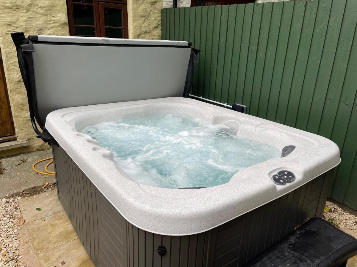 Cottage With Hot Tub In Pembrokeshire Haverfordwest Esterno foto